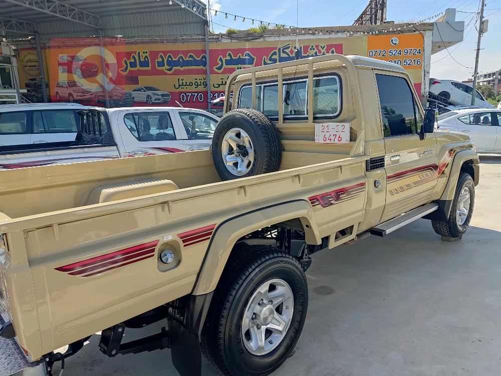 تويوتا لاند كروزر 70 بيك اب